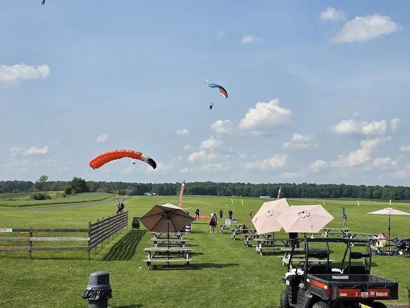 Parachute Montreal Rive-Nord 1