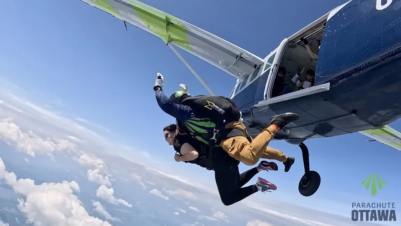 Parachute Ottawa 1